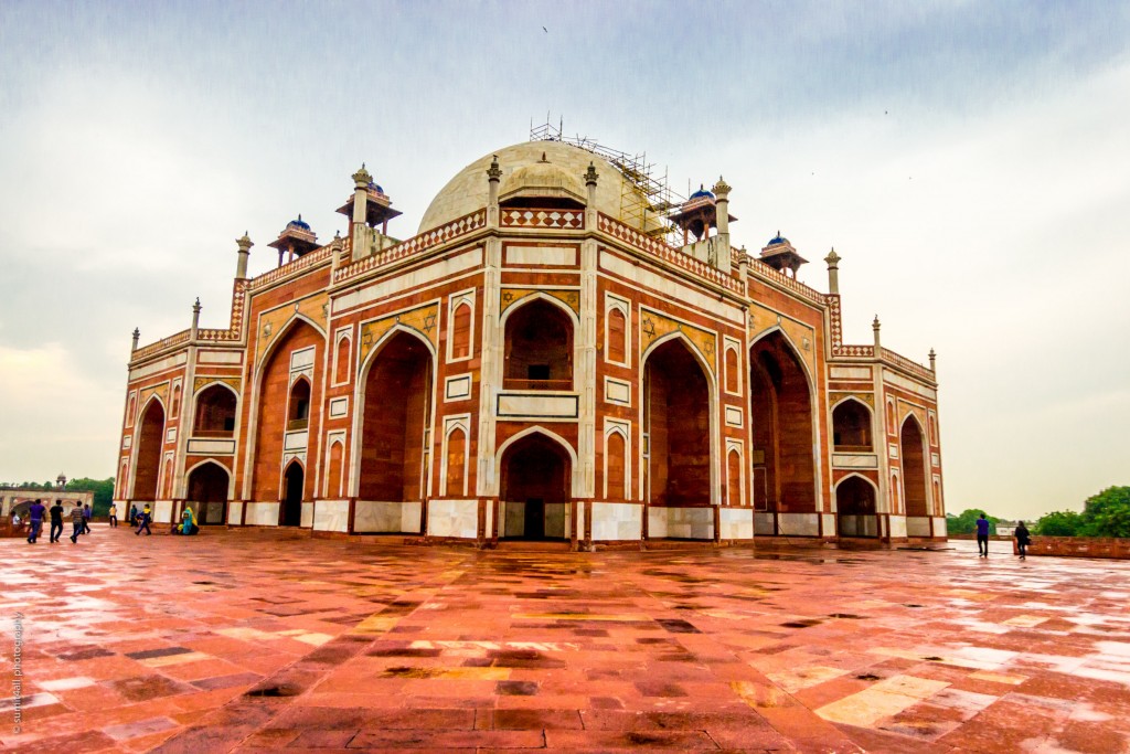 A side view of the Humayus Tomb, New Delhi