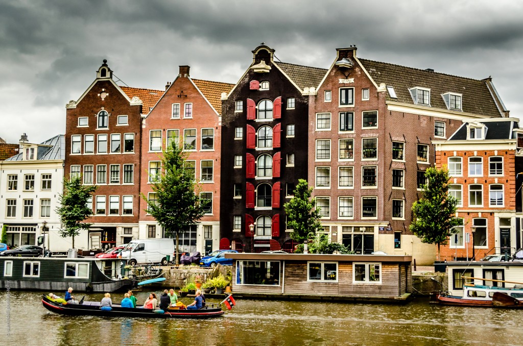 Boats & Houseboats in Amsterdam Canals