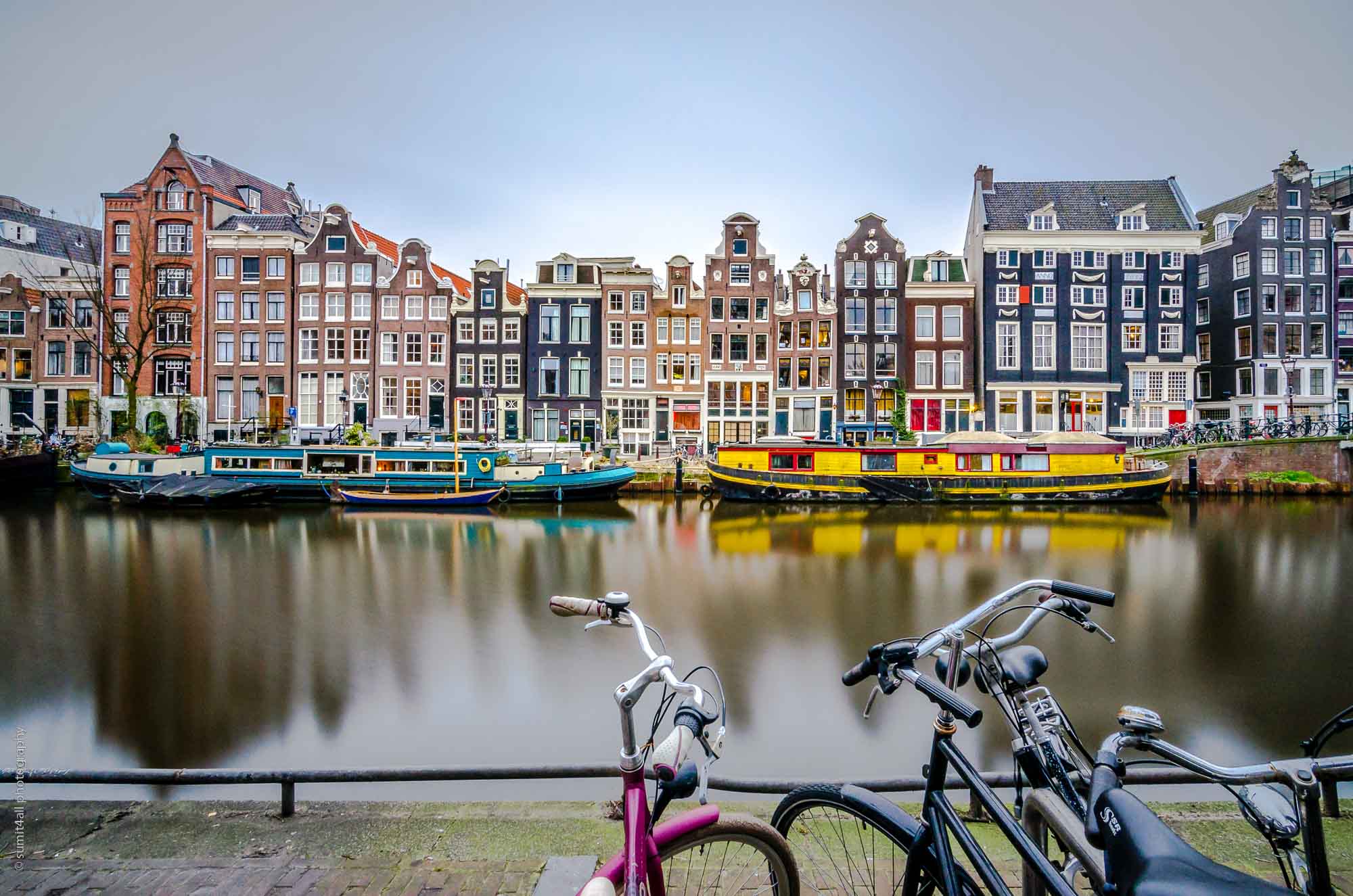 Bikes, houseboats and narrow Amsterdam houses
