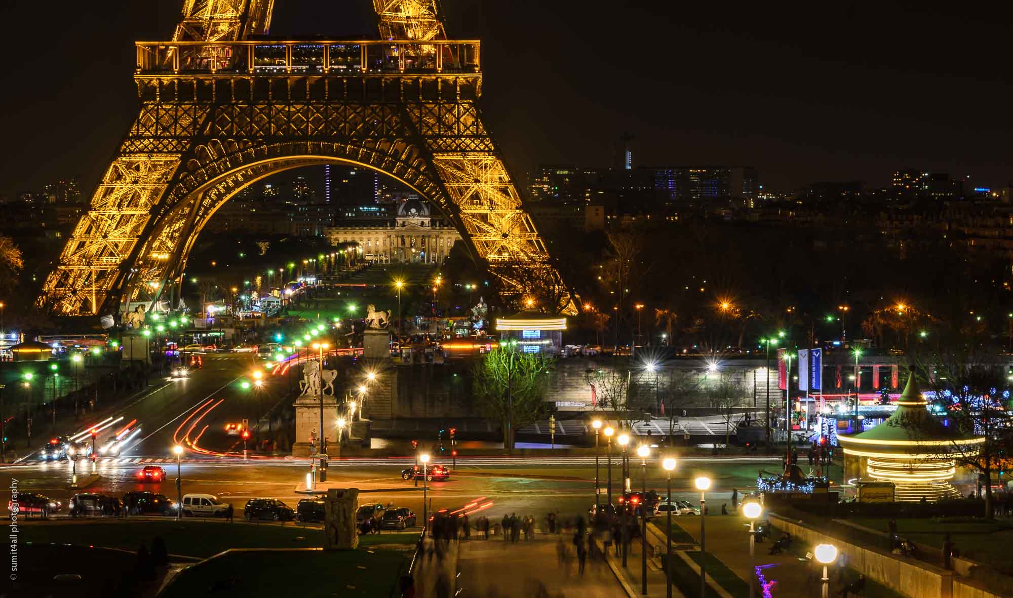 Carousel near Eiffel Tower