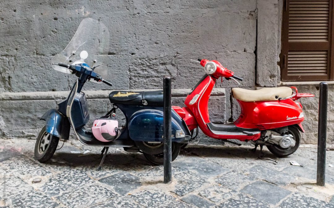 Street Life in Naples – Italy in the Extreme in 13 Photos